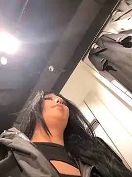 Tisha_Busty live sex cam