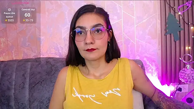 Tiny_Mooore1 live sex cam