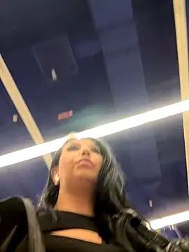 Tisha_Busty live sex cam