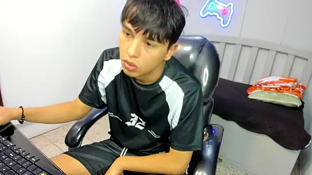 StiwenTwink live sex cam