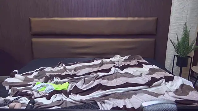 BustyBrunettes live sex cam