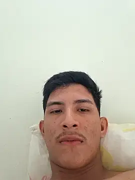 Guti_hazz live sex cam