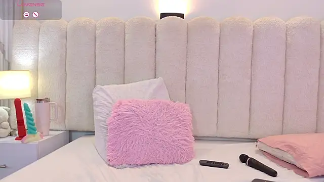 Mia_rom11 live sex cam