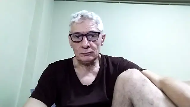 BIGUNCUTHARDCOCK live sex cam