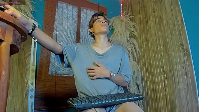 Leo_Glow live sex cam