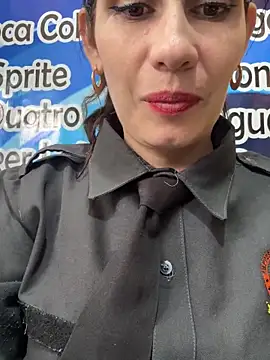 Alysson-- live sex cam