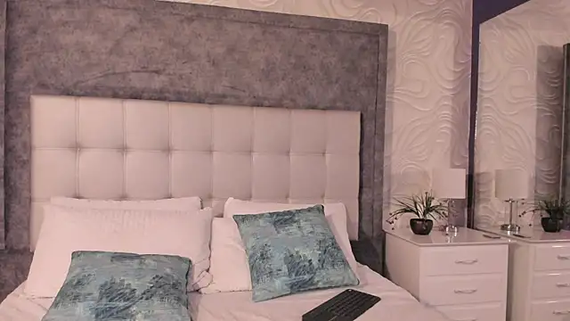 helen_larkin's cam snapshot