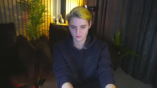 RoxyFlamee's cam snapshot