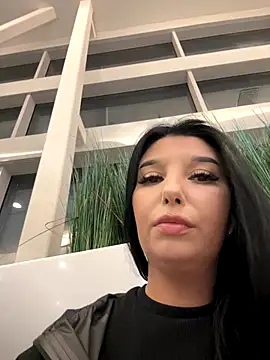 Tisha_Busty live sex cam