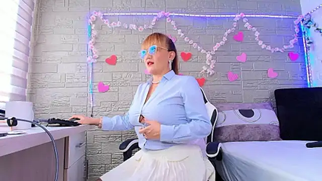 naomi_diamond_'s cam snapshot