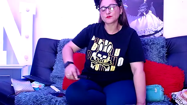 LAHILA_COOPERR's cam snapshot