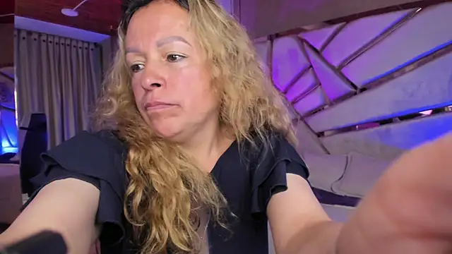 Ivonne_444's cam snapshot