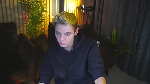 RoxyFlamee's cam snapshot