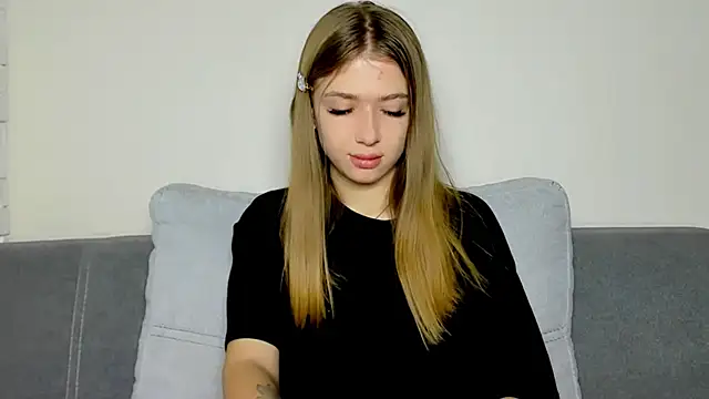 ElleLuv_'s cam snapshot