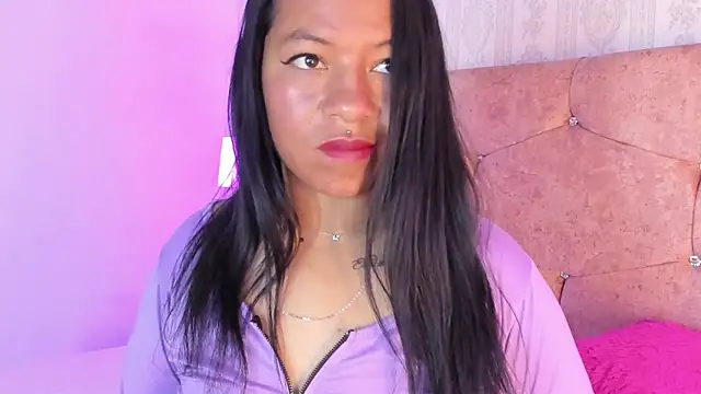 Isis_Casas's cam snapshot