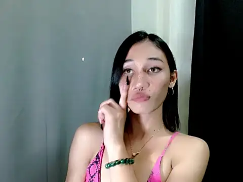 Urfucking_khloe1 live sex cam