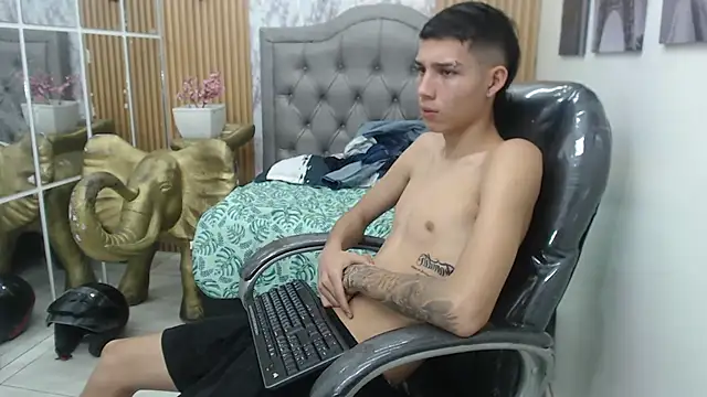 paul_ponce live sex cam