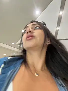 Ninabigtitied's cam snapshot