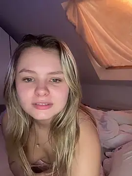 LillieWebb_'s cam snapshot