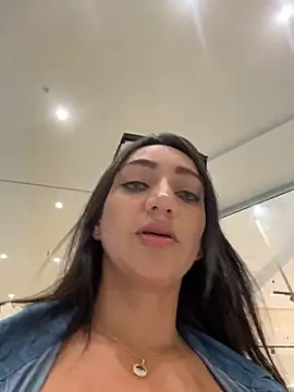 Ninabigtitied's cam snapshot