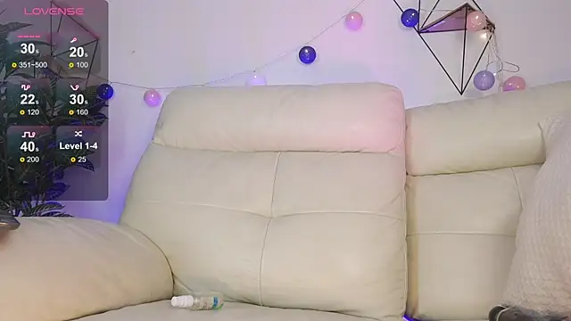 Enola_Holmes_'s cam snapshot