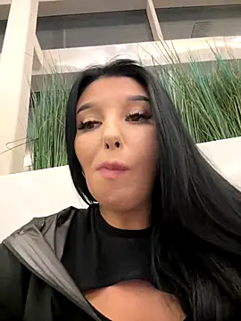 Tisha_Busty live sex cam