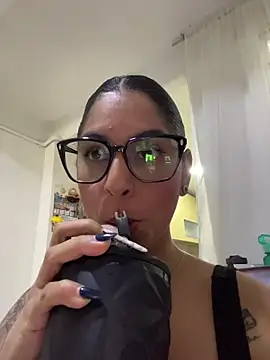 charlotte_stevenss_'s cam snapshot