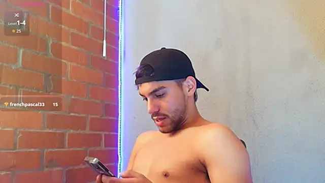 Leandro_valenzuela live sex cam