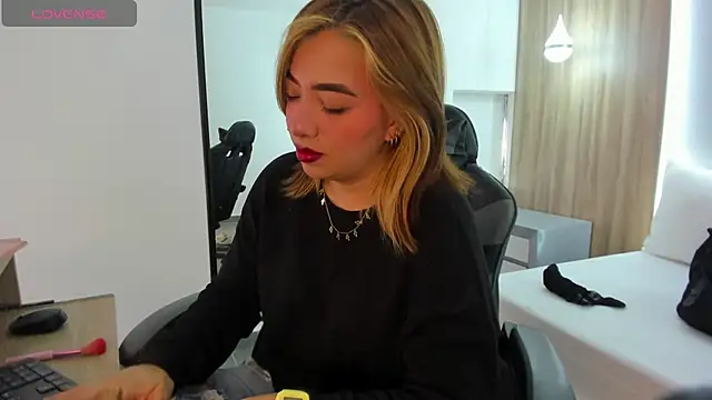 alma_fenix's cam snapshot