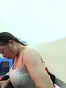 Y-eahi's cam snapshot