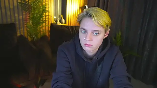 RoxyFlamee's cam snapshot