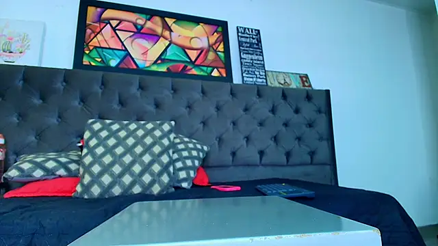 elinne_hendrix_'s cam snapshot