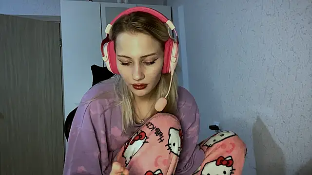 FoxySable's cam snapshot