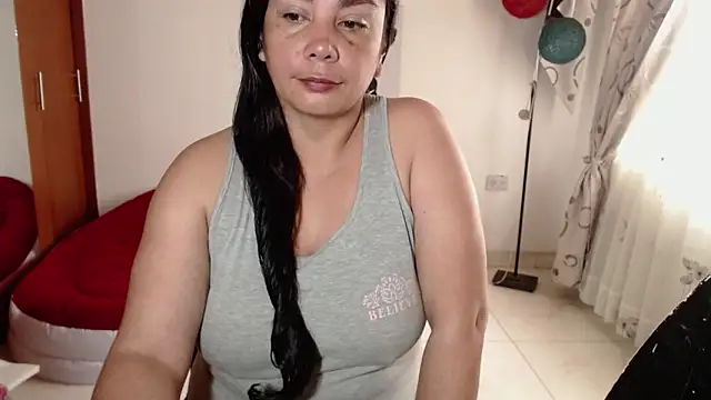 vivian-milf's cam snapshot