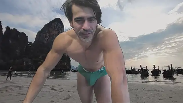 latinoo23bom live sex cam