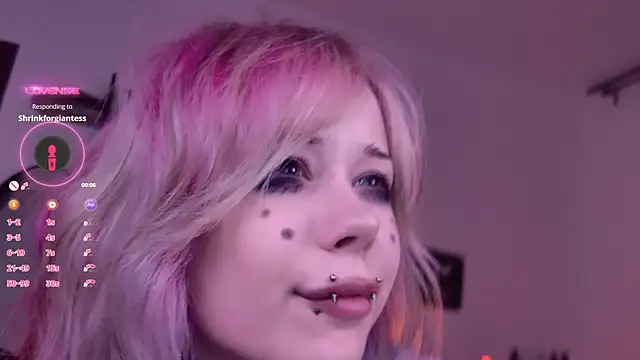 Lollyshy live sex cam