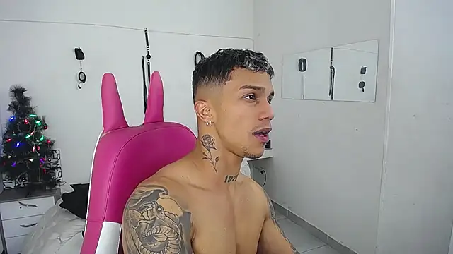 Leonard_Price live sex cam