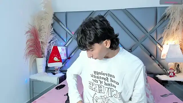 Milan_LewisS live sex cam