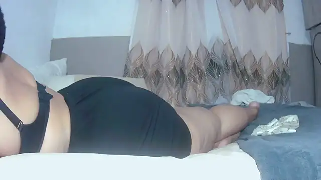 BustyThickyAss live sex cam