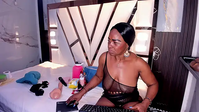 lola_hornei live sex cam