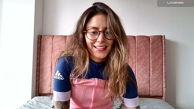 Emmy_petit live sex cam