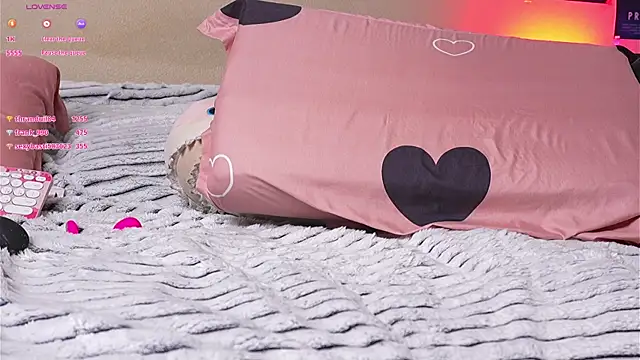 YaraAveiri live sex cam