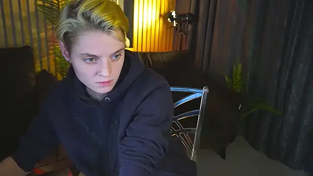 RoxyFlamee's cam snapshot