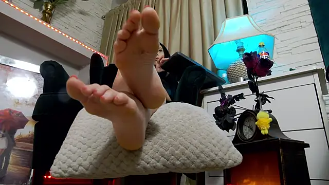 FeetVibe's cam snapshot