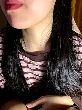 Uyennii02 live sex cam