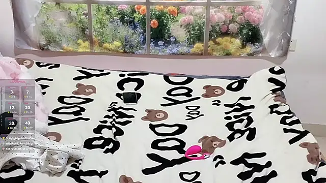 Poppy13 live sex cam