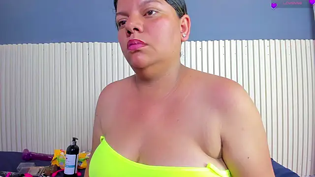 Aida-nicolle live sex cam