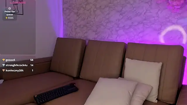 Kendall_Jonss1's cam snapshot