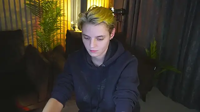 RoxyFlamee's cam snapshot