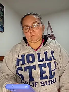 ANNYHERNANDEZ21's cam snapshot